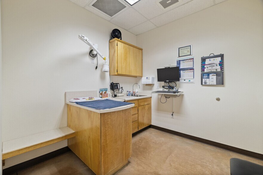 More Photos Of 1825 Buenaventura Blvd, Redding Hospital For Sale