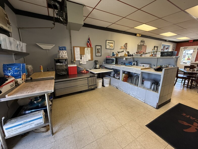 More Photos Of 2026 Lockport Rd, Niagara Falls Restaurant For Lease