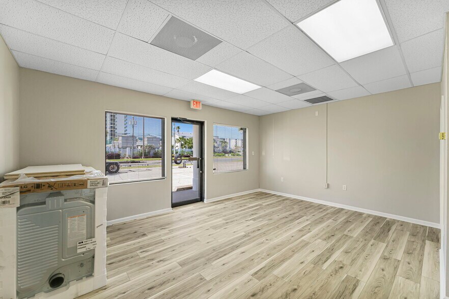 More Photos Of 6126 Thomas Dr, Panama City Self Storage For Sale