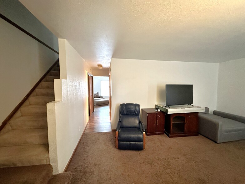 More Photos Of 309 8th St, Hugo Apartments For Sale