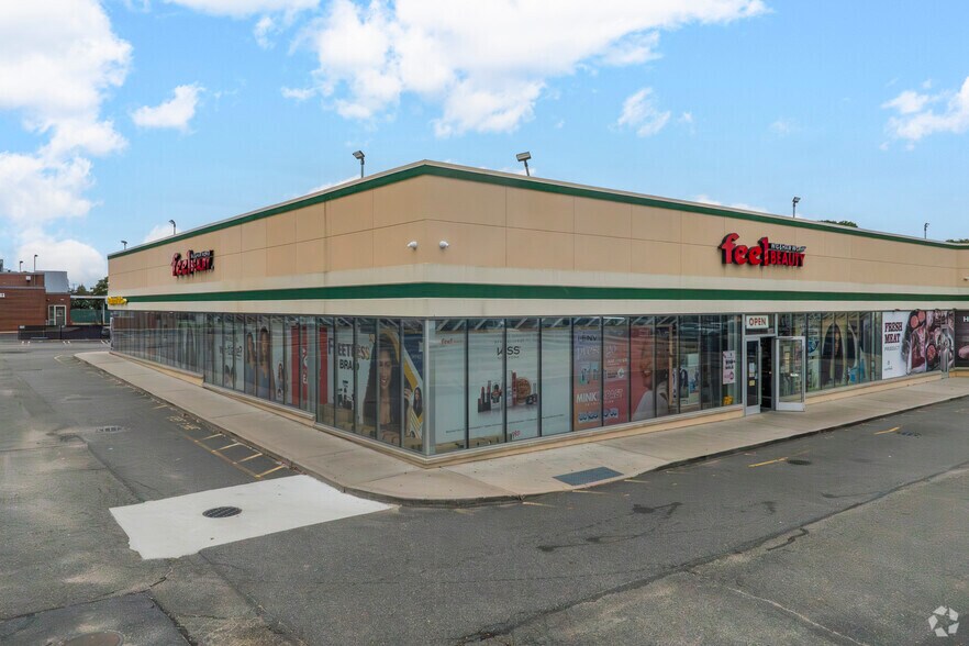 More Photos Of 1764 Grand Ave, North Baldwin Supermarket For Lease