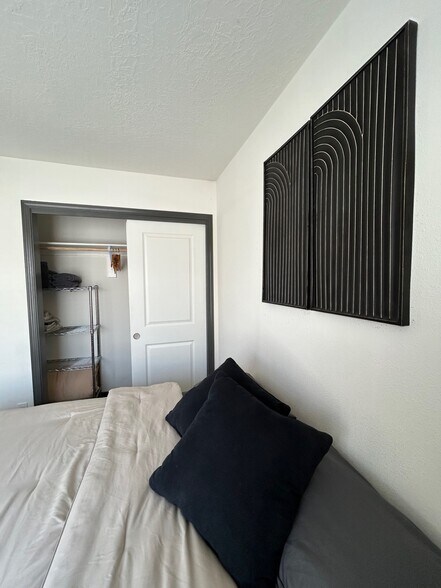 More Photos Of 615 Iron Ave SW, Albuquerque Apartments For Sale