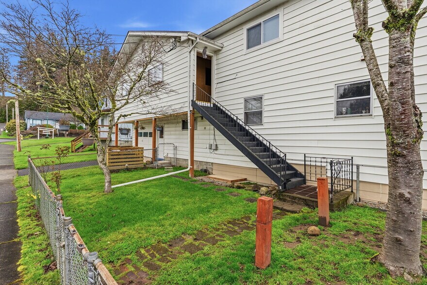 More Photos Of 180 2nd St, Cathlamet Apartments For Sale