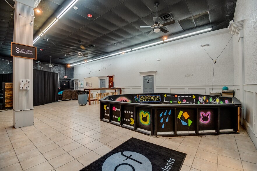 More Photos Of 5819 10th St, Katy Storefront For Sale