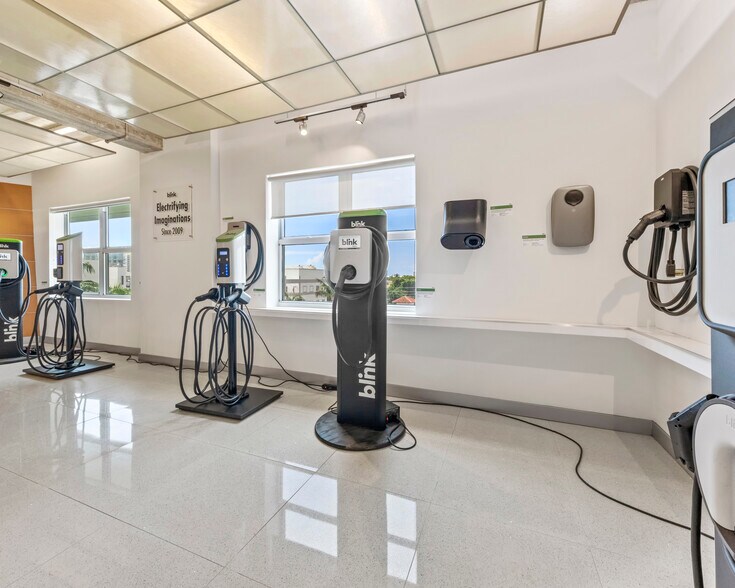 More Photos Of 605 Lincoln Rd, Miami Beach Office Residential For Sale