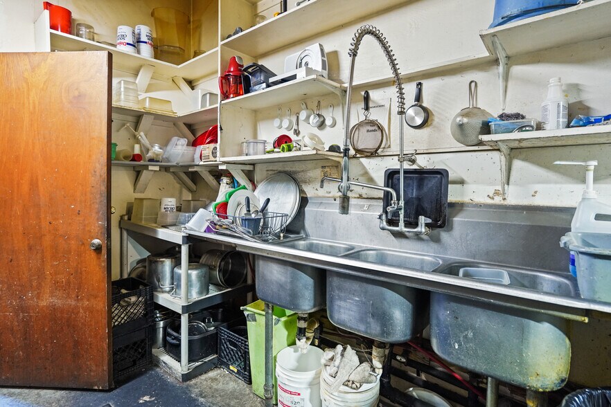 More Photos Of 4976 WA-25 Hwy, Hunters Bar For Sale