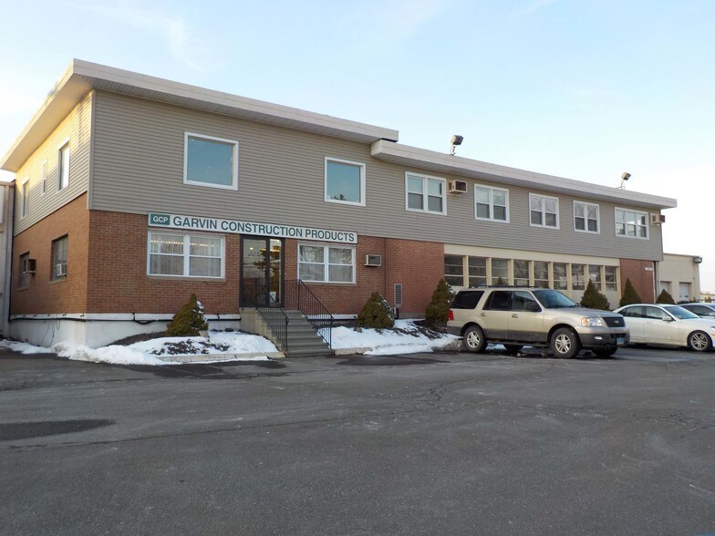 More Photos Of 222 Universal Dr, North Haven Warehouse For Lease