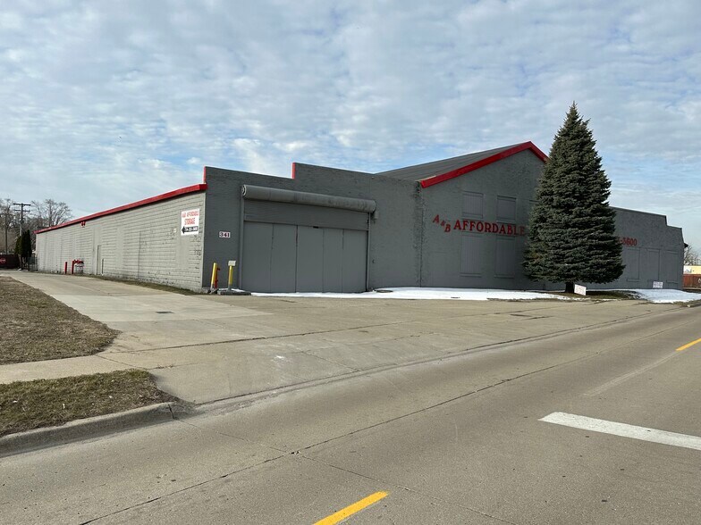 More Photos Of 341 Goddard Rd, Wyandotte Self Storage For Sale