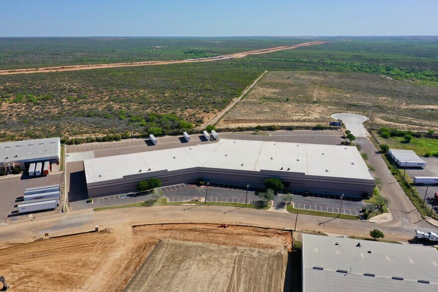 More Photos Of 1629 World Trade Center Loop, Laredo Distribution For Lease