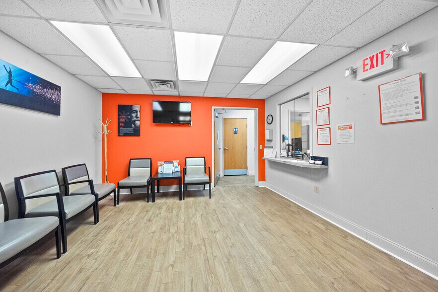 More Photos Of 1901 Winchester Ave, Ashland Office For Sale