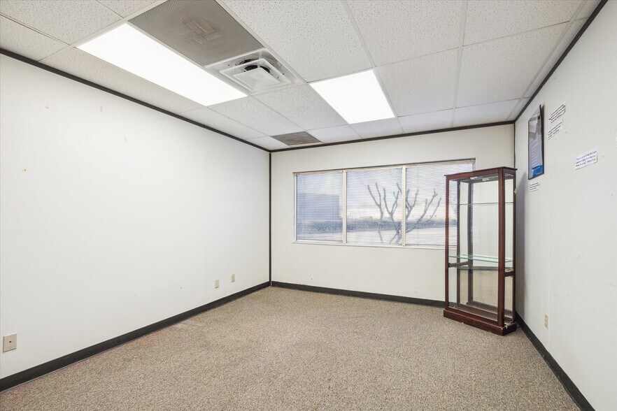 More Photos Of 17041 El Camino Real, Houston Office Residential For Sale