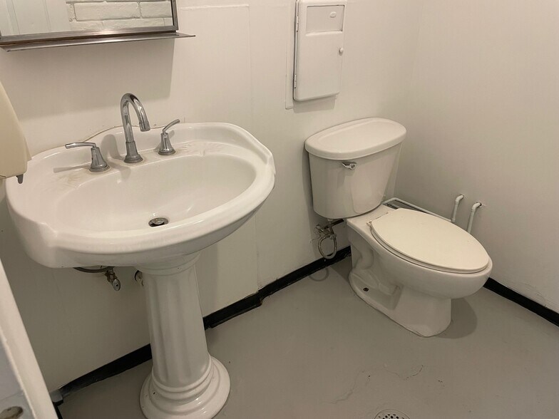 More Photos Of 1790 Industrial Blvd, Lake Havasu City Warehouse For Sale