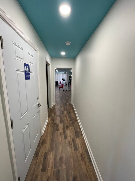 More Photos Of 5395 Cotton St, Graceville Office For Lease