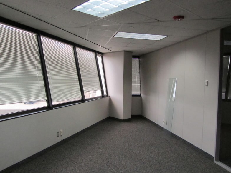 More Photos Of 539 N Carancahua St, Corpus Christi Office For Lease
