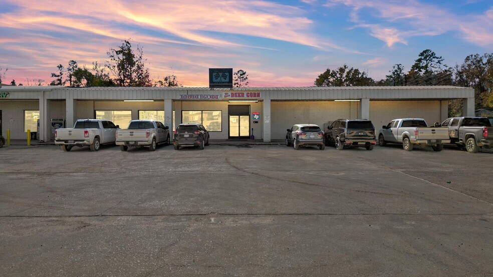More Photos Of 615 W Court St, Newton Auto Repair For Sale