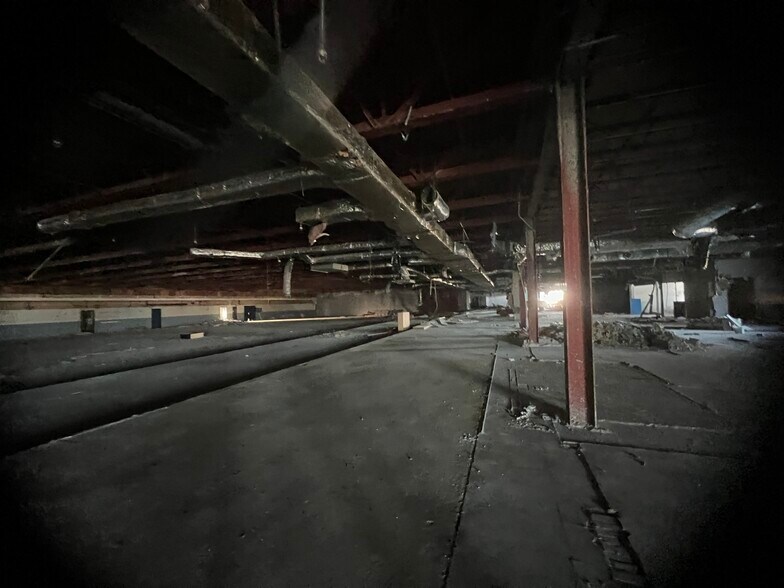 More Photos Of 750 E New Circle Rd, Lexington General Retail For Sale