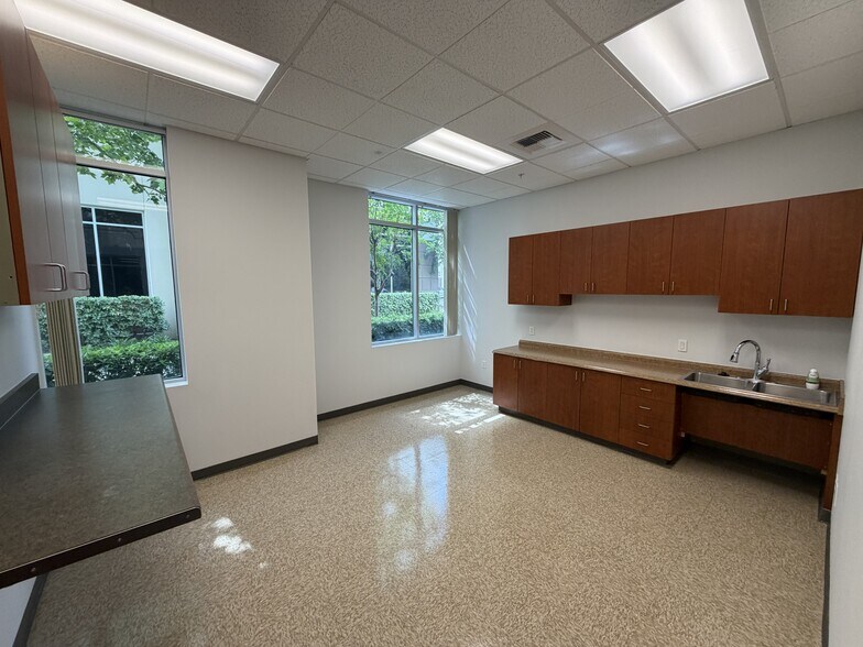 More Photos Of 5814-5826 Lonetree Blvd, Rocklin Flex For Lease