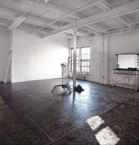 More Photos Of 21-07 Borden Ave, Long Island City Warehouse For Lease