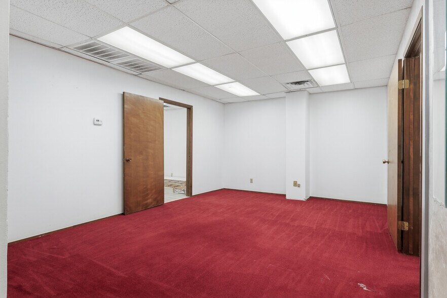 More Photos Of 212 N 16th St, La Porte Light Distribution For Sale