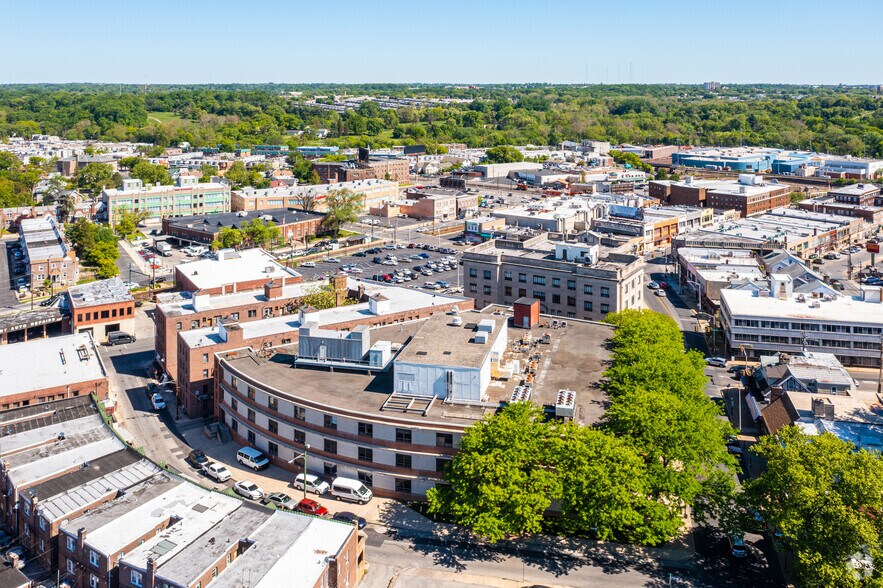 More Photos Of 7200 Chestnut St, Upper Darby Office For Sale