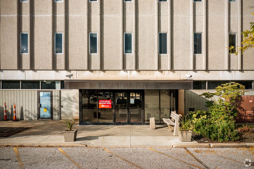 More Photos Of 5 Severance Cir, Cleveland Heights Medical For Lease