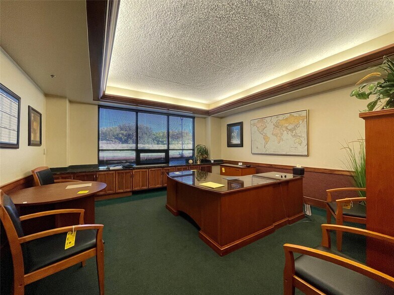 More Photos Of 901 S 1st St, Abilene Office For Lease