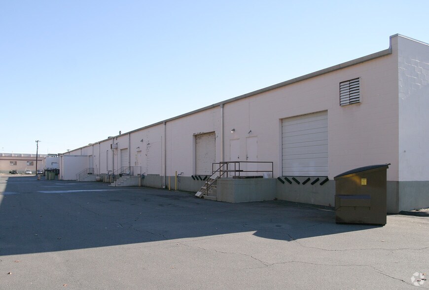 More Photos Of 100 Prestige Park Rd, East Hartford Light Manufacturing For Lease