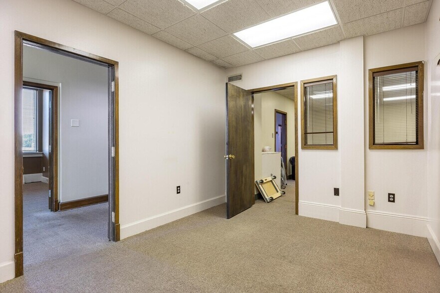 More Photos Of 240 Edwards St, Cleveland Office For Sale