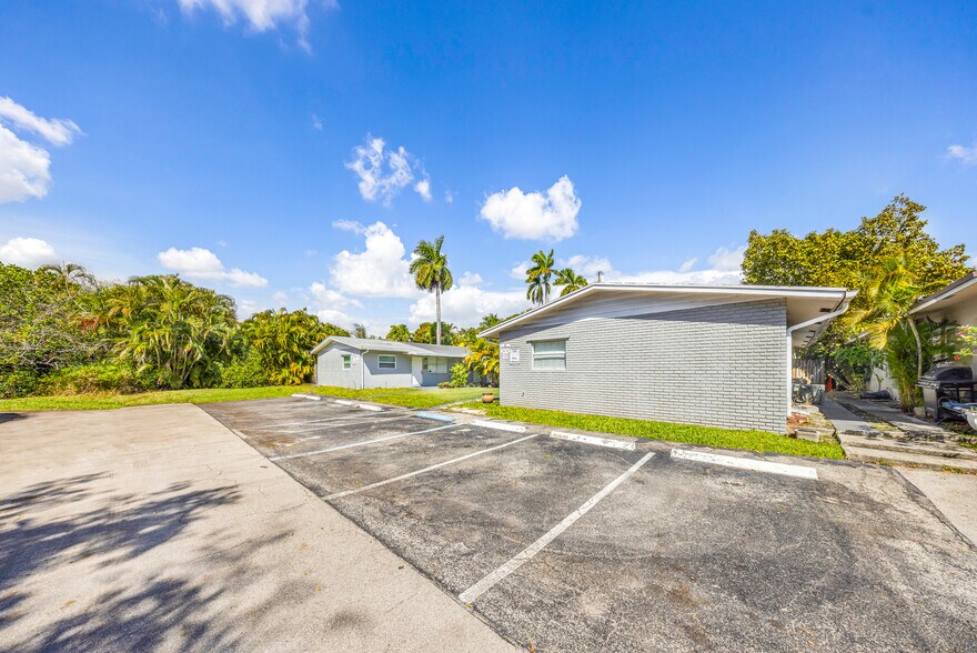 More Photos Of 355 NW 32nd St, Oakland Park Apartments For Sale
