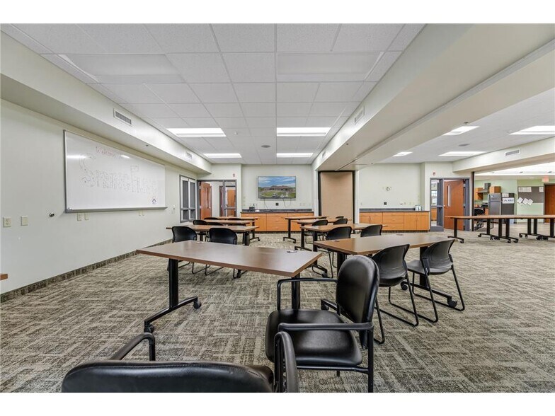 More Photos Of 1004 N Loeffler Ave, Caledonia Medical For Sale