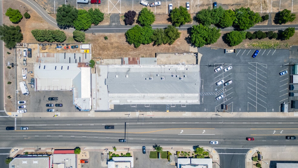 More Photos Of 727 Clovis Ave, Clovis Freestanding For Sale