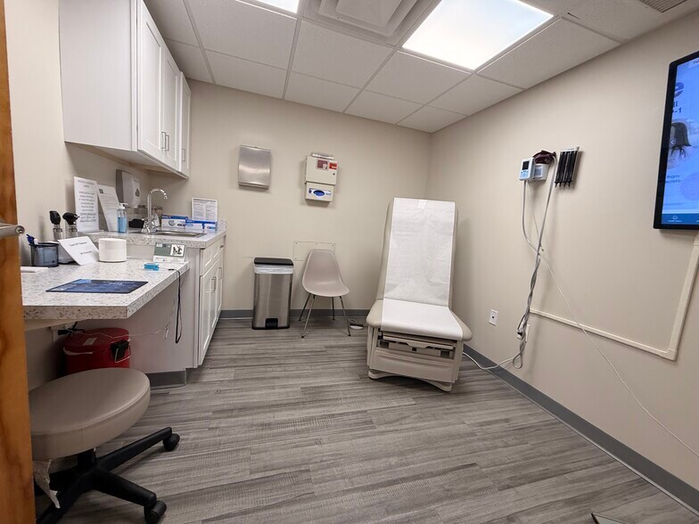 More Photos Of 333 School St, Pawtucket Medical For Sale