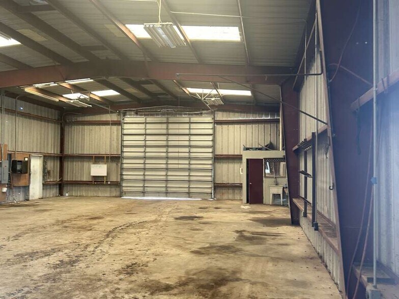 More Photos Of 304 E York St, Ganado Warehouse For Sale