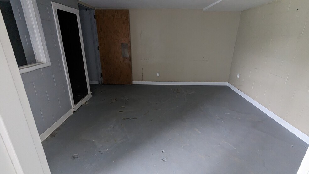 More Photos Of 208 W Pearl St, Harrisonville Specialty For Sale