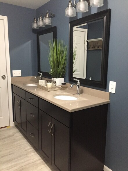 More Photos Of 72 Railroad Ave, Hamlin Freestanding For Sale