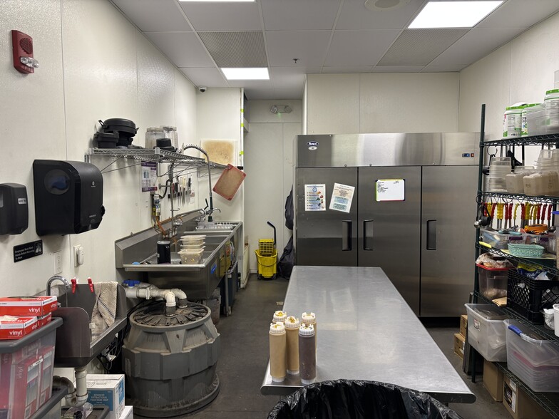 More Photos Of 100 Town Square Pl, Jersey City Office For Lease
