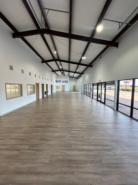 More Photos Of 331 Highway 146 S, La Porte Warehouse For Lease