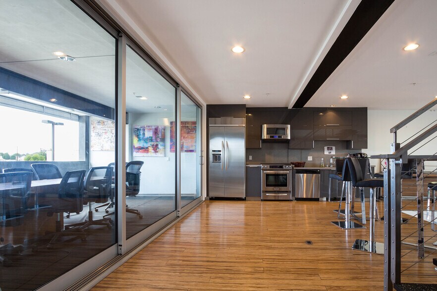 More Photos Of 215-237 California St, El Segundo Loft Creative Space For Lease
