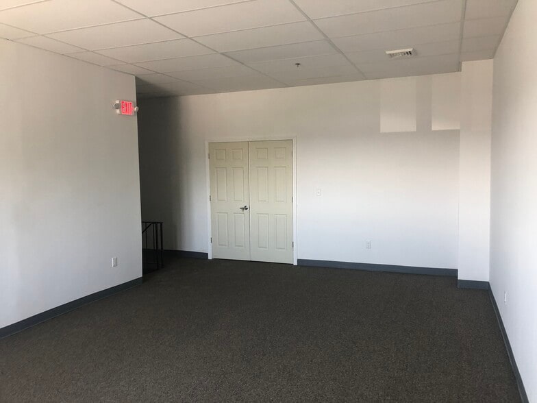 More Photos Of 29 Evans Pl, Pompton Plains Storefront Retail Office For Lease