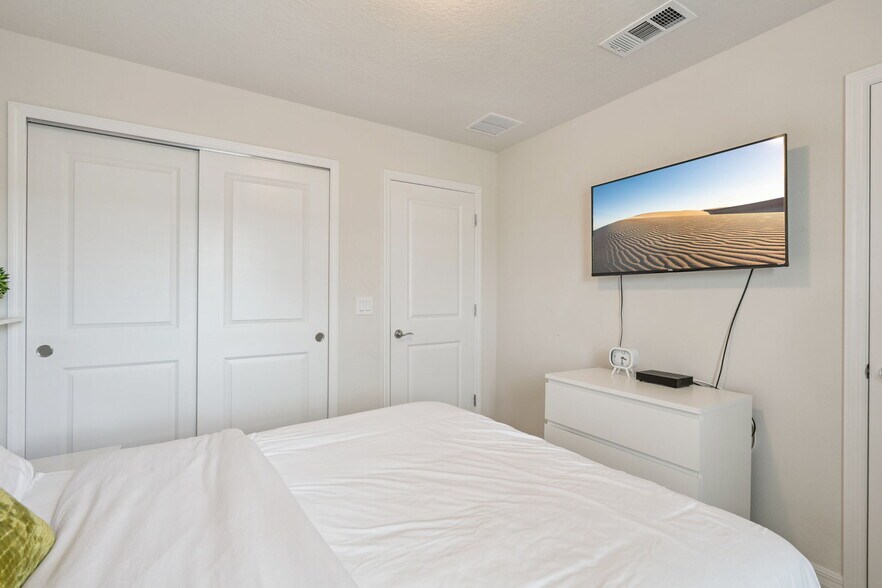 More Photos Of 921 Paradise Dr, Davenport Apartments For Sale