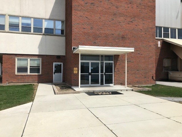 More Photos Of 3121 Pleasant Valley Blvd, Altoona Light Distribution For Lease