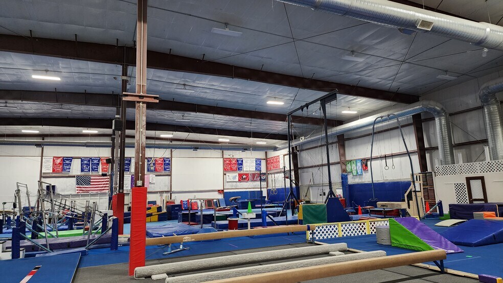 More Photos Of 2080 W 20th Ave, Oshkosh Flex For Sale