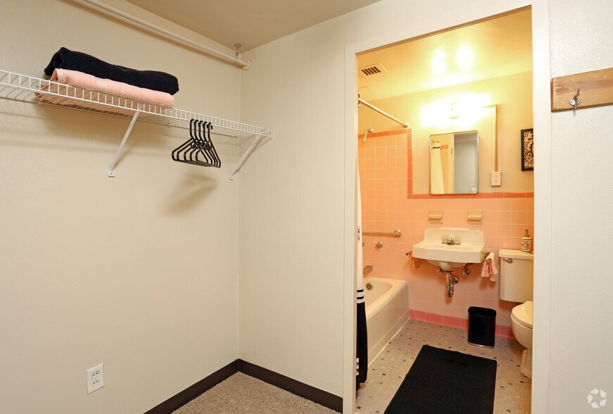 More Photos Of 320 N 22nd St, Omaha Apartments For Sale