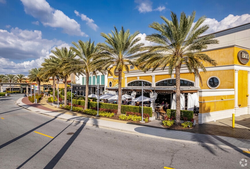 More Photos Of 140 University Town Center Dr, Sarasota Storefront For Lease