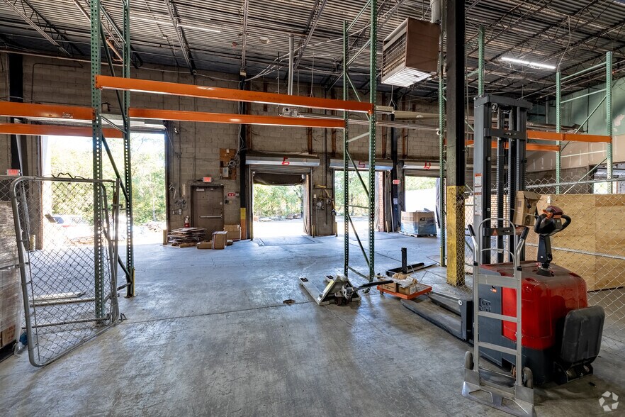 More Photos Of 55 Kennedy Dr, Hauppauge Flex For Lease