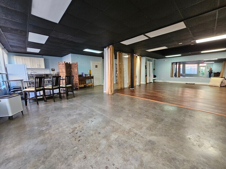 More Photos Of 595 E Crossville Rd, Roswell Office For Lease