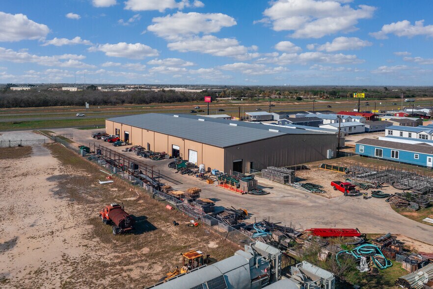 More Photos Of 19940 I-37, Elmendorf Warehouse For Lease