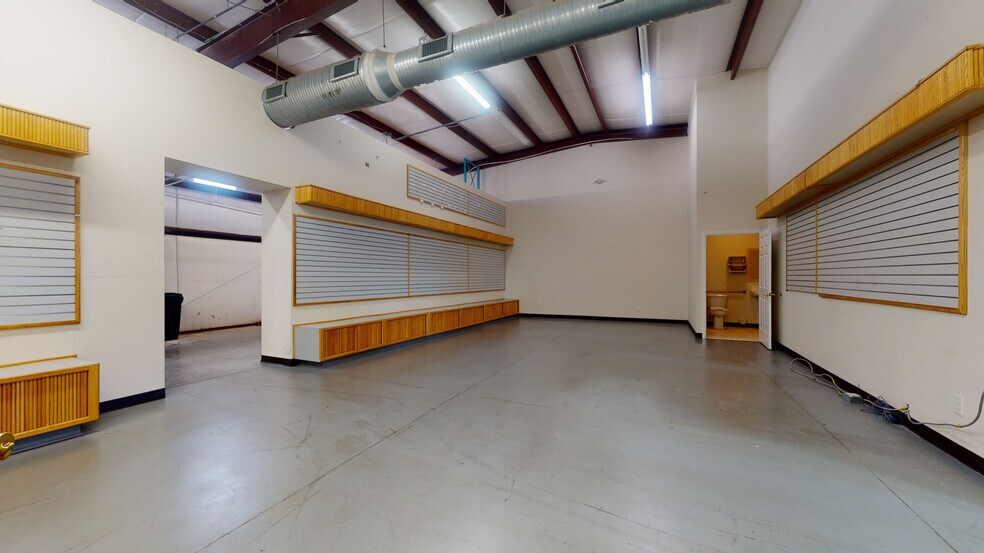 More Photos Of 3663-3673 Alamance Rd, Burlington Flex For Lease