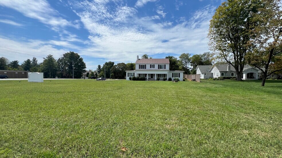 More Photos Of 1202 SE Broad St, Murfreesboro Office Residential For Lease