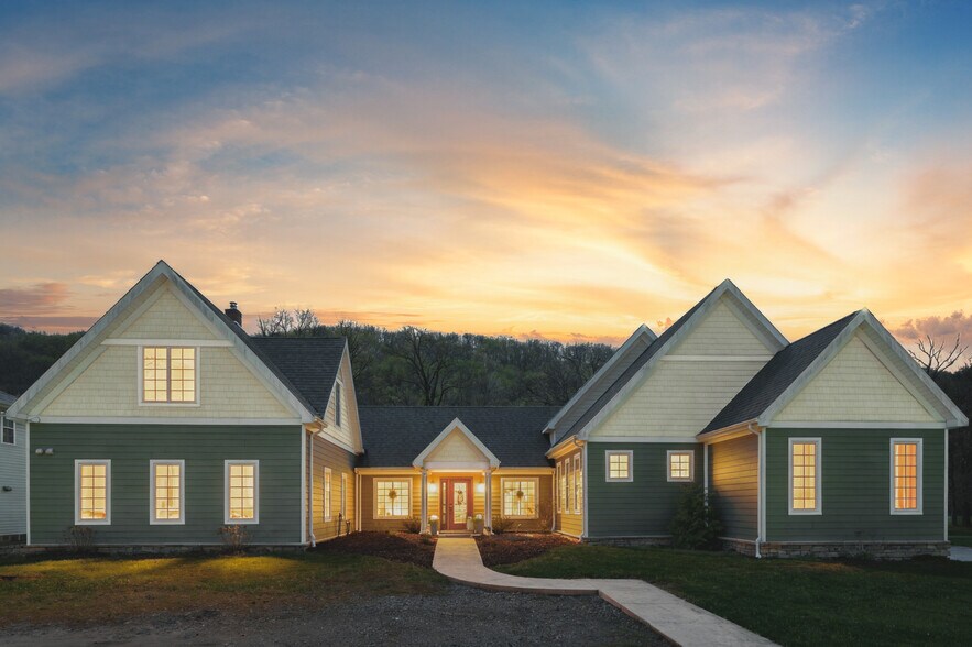 Primary Photo Of 690 Main St, Vintondale Loft Creative Space For Sale